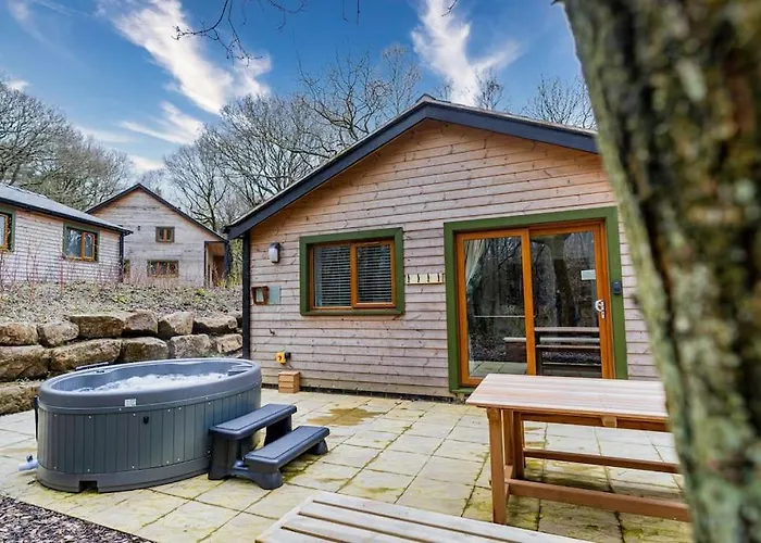 Padley; Woodland Lodge With Hot Tub For 2-4 In The Staffordshire Moorlands