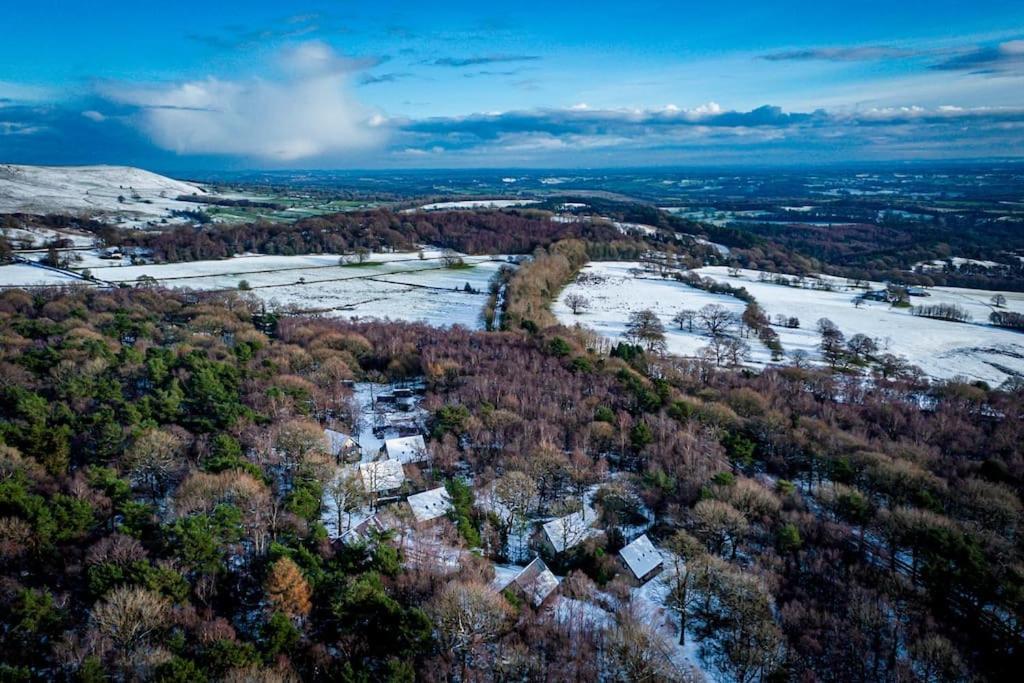 Padley; Woodland With Hot Tub For 2-4 In The Staffordshire Moorlands Oakamoor