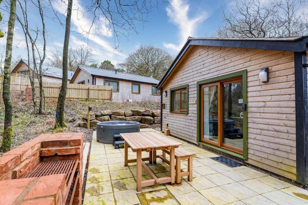 Padley; Woodland With Hot Tub For 2-4 In The Staffordshire Moorlands * Oakamoor
